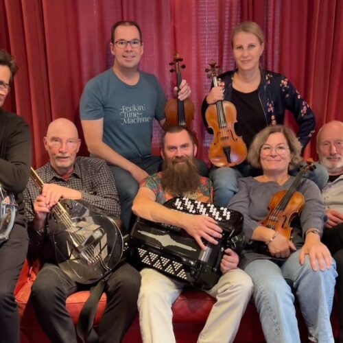 Folkmusik och dans på logen